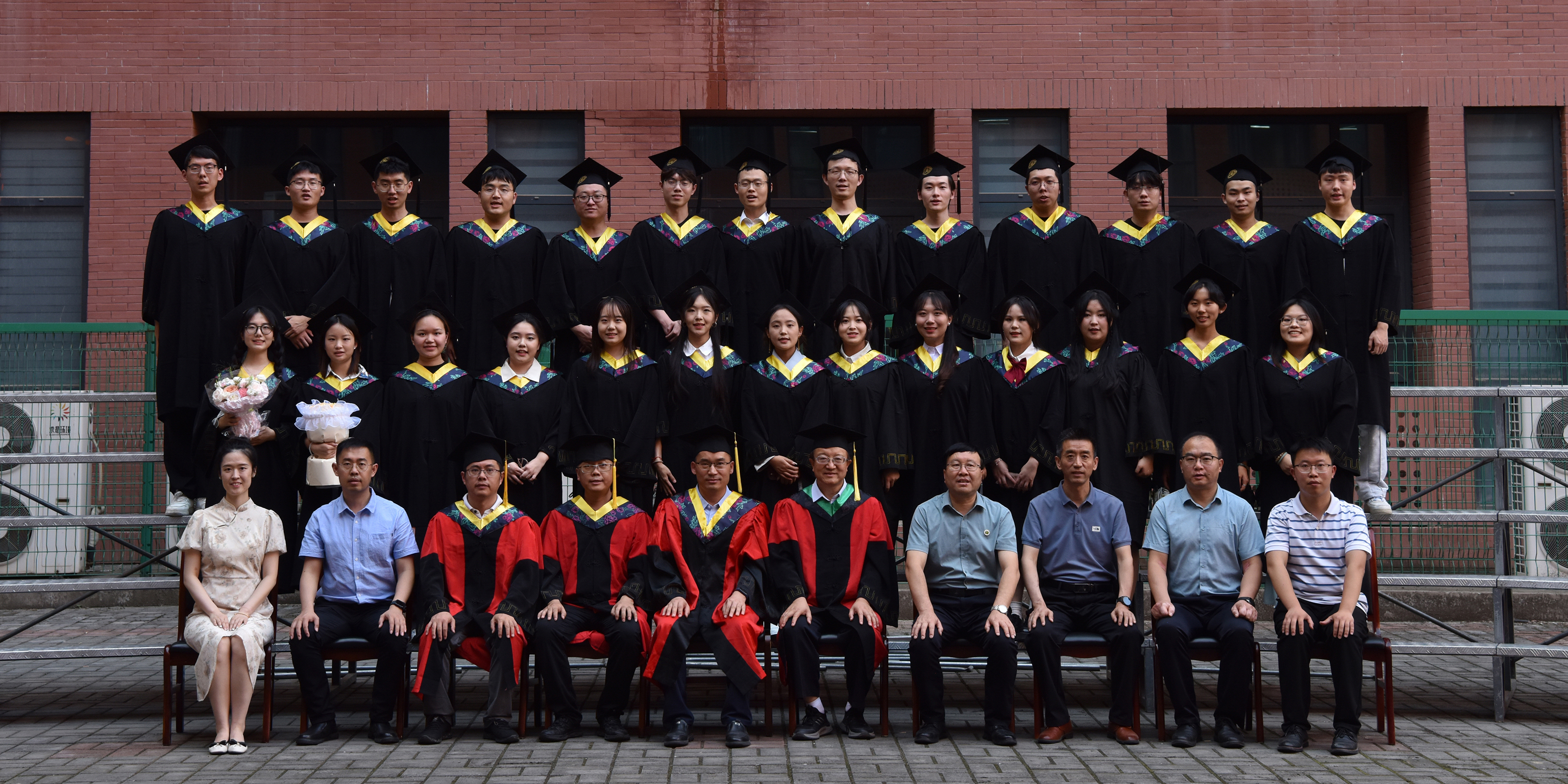 伟德体育官网2024届环境科学201班毕业留念.jpg